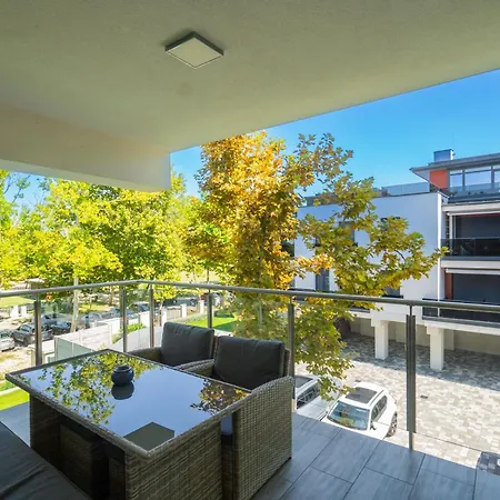 Apartment Sunshine Blue Zamardi