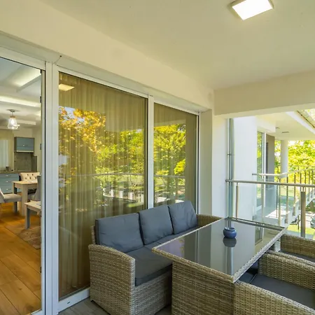 Apartment Sunshine Blue Zamardi